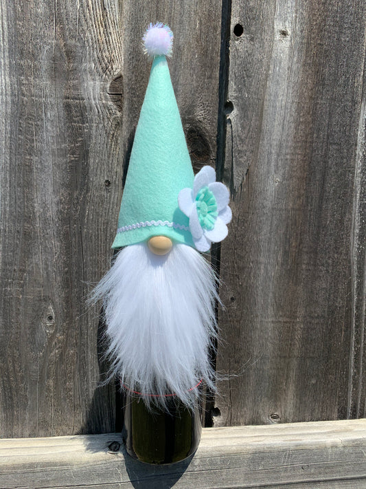 Cheerful gnome bottle topper
